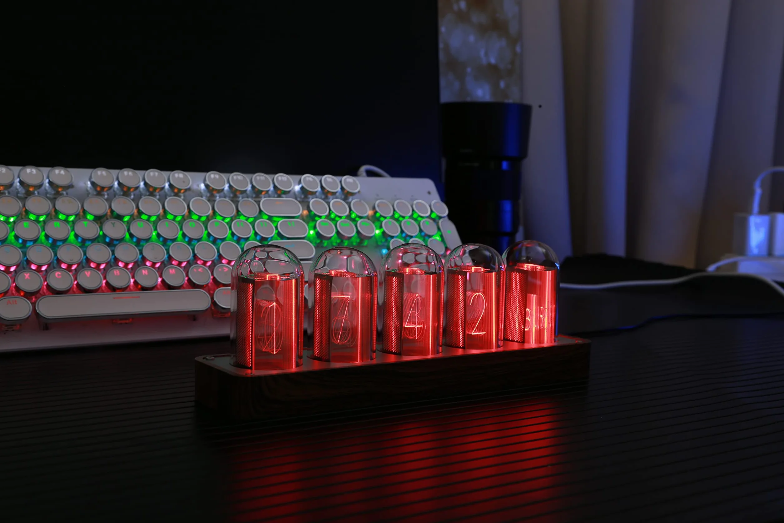 Horloge électronique LED à tube lumineux RVB 5 couleurs en bois imitation Nixie rétro moderne USB décoration intérieur