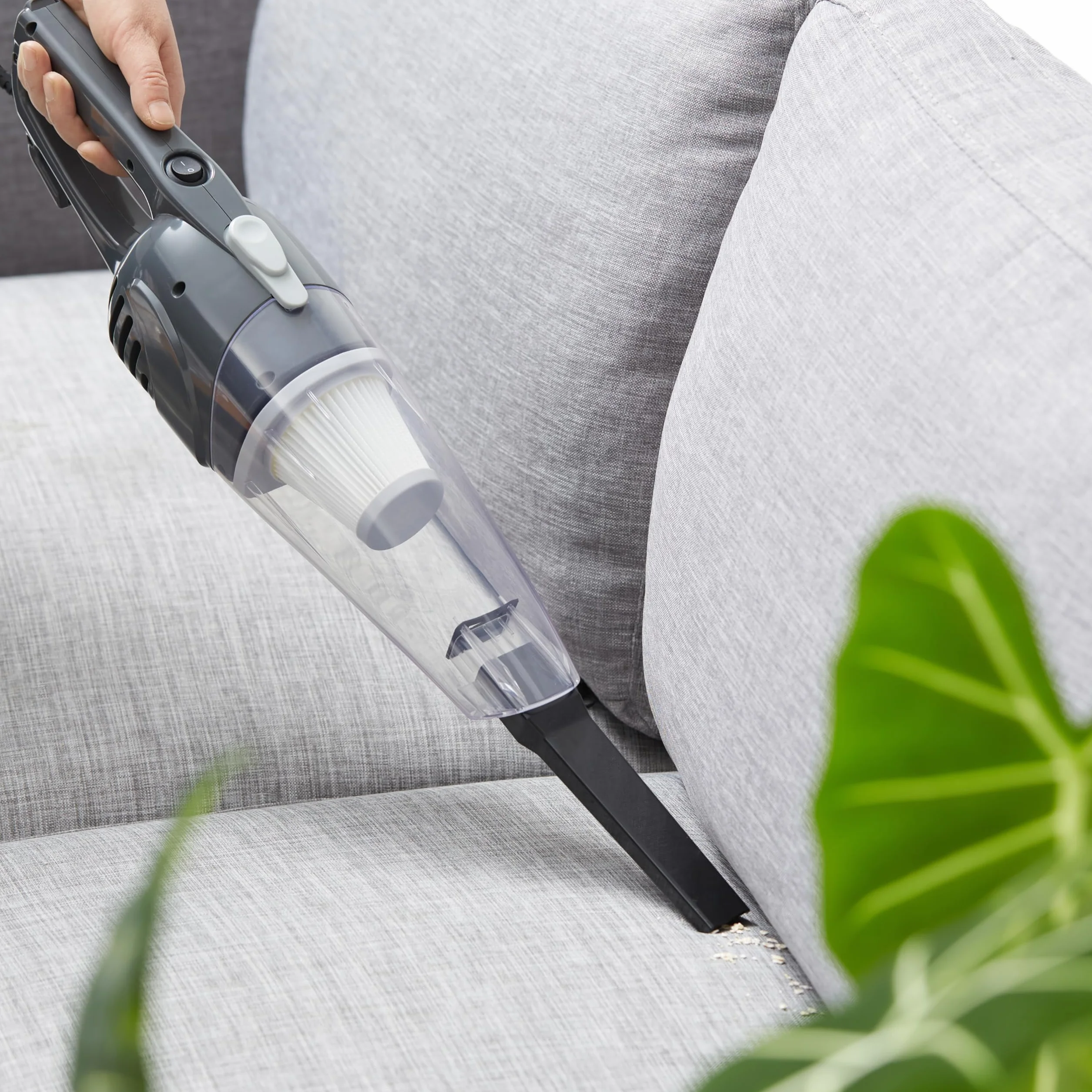 Amazon Basics Aspirateur balai 2 en 1 avec câble, moteur ECO, filtre remplaçable, Noir