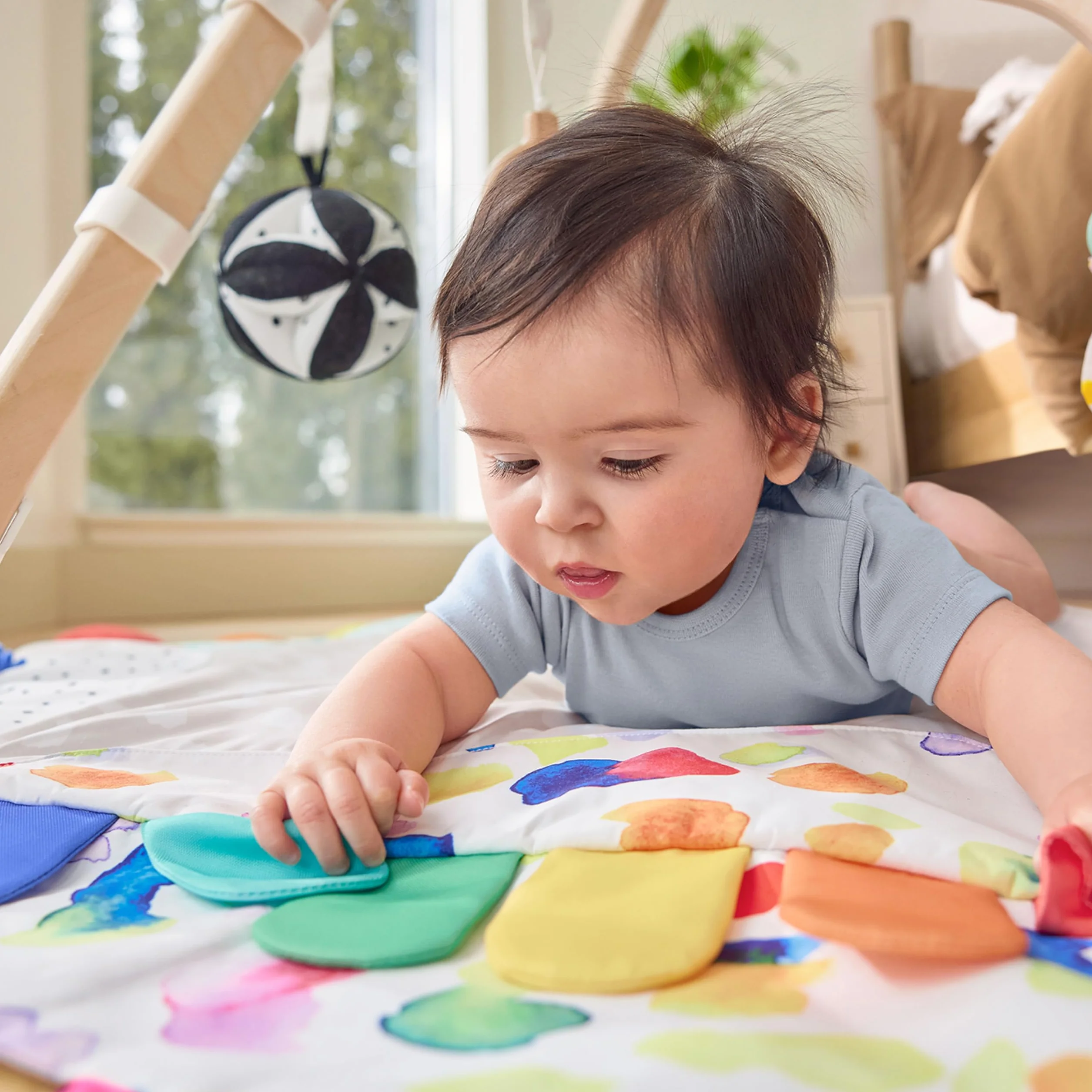 Lovevery Tapis d'Éveil Bébé avec Arche de Jeu en Bois, 5 Zones, Développement l'enfant, Dès la Naissance