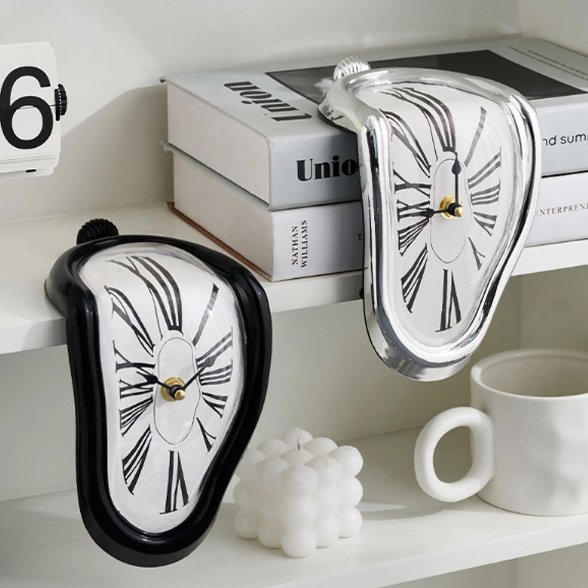SUQ Horloge Courbe de Fusion Chiffres Romains Pendule Quartz Silencieuse Décorative