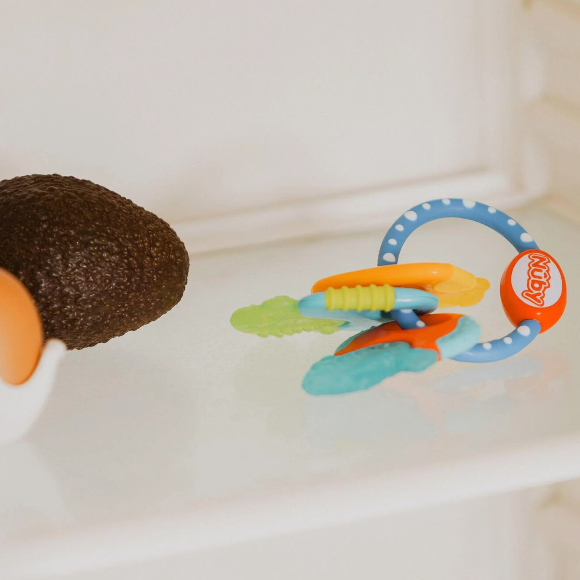 Nuby IcyBite Anneau de Dentition Bébé Gel Réfrigérant Molaires Dès 3 Mois