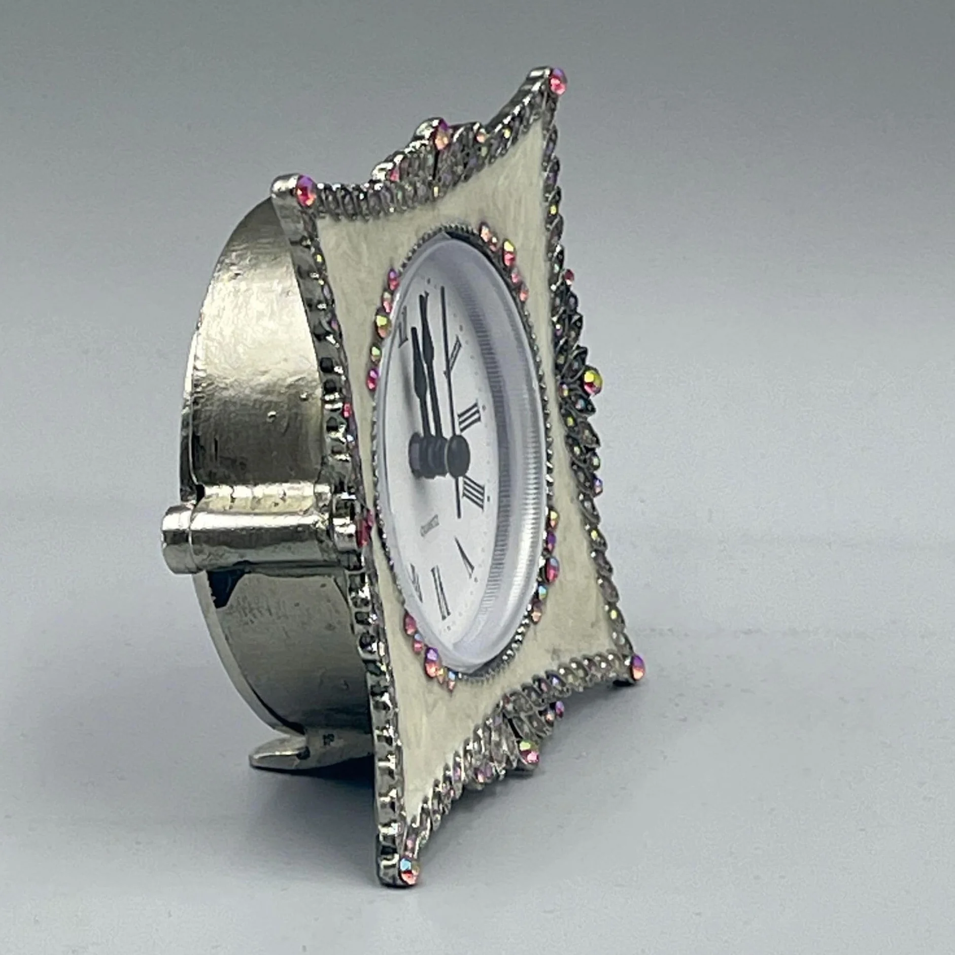 Vintage Horloge de Table Silencieuse Métal Chiffres Romains