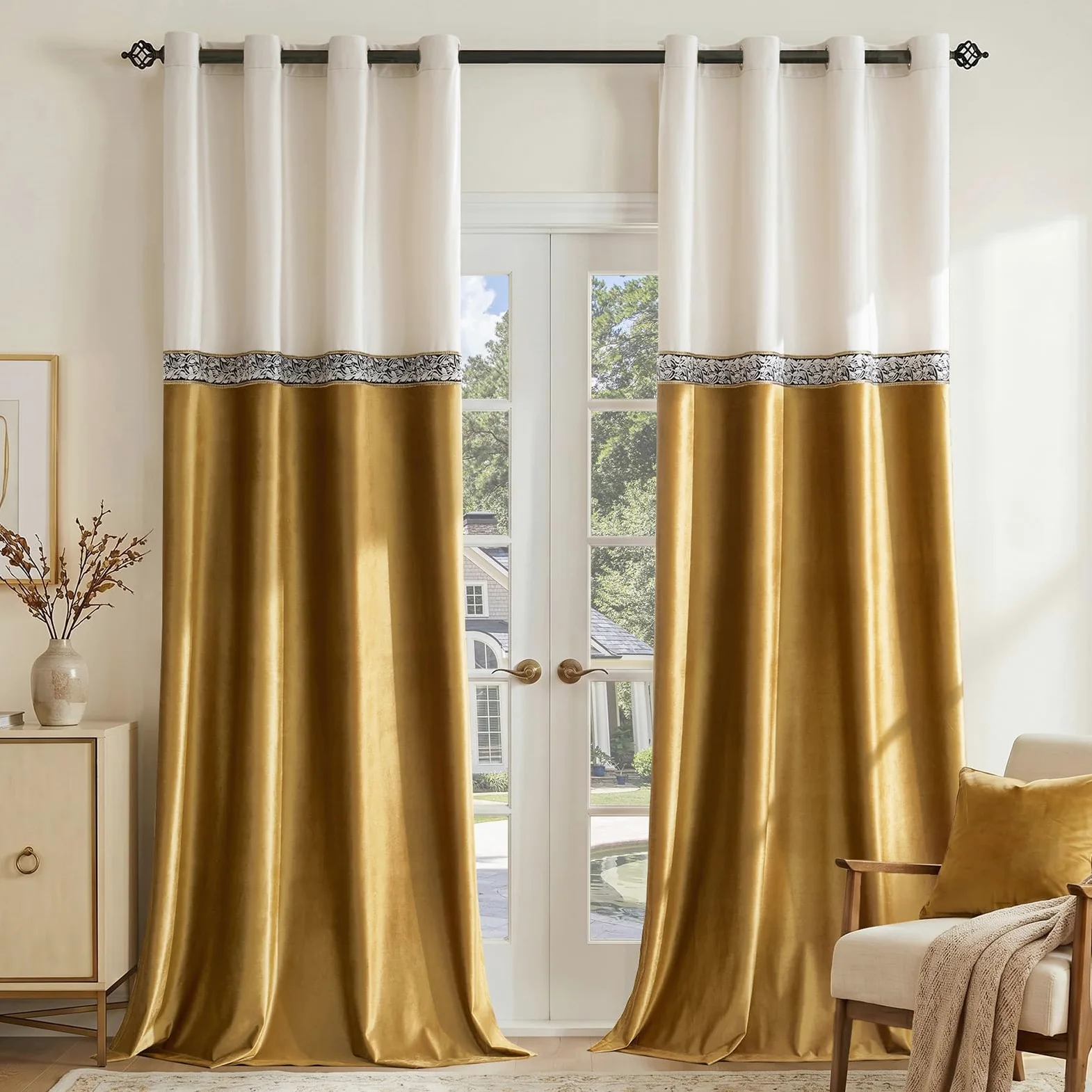 GIGIZAZA Lot de 2 rideaux occultants élégants et doux en velours à œillets brodés pour fenêtre de salon, chambre à coucher - Ivoire doré - 117 x 183 cm