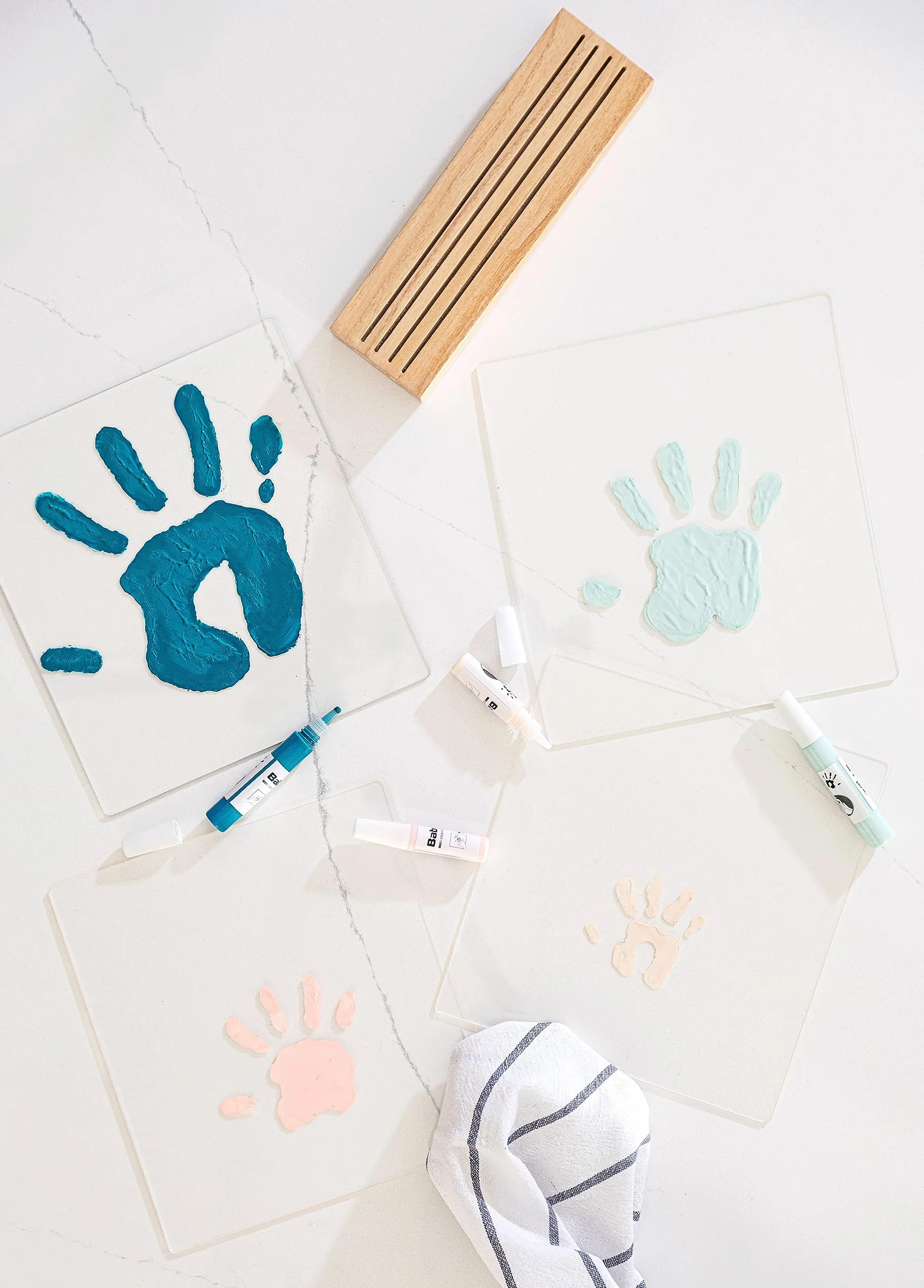 Baby Art Family Touch Kit Empreintes Mains Famille Base Bois Cadeau Naissance