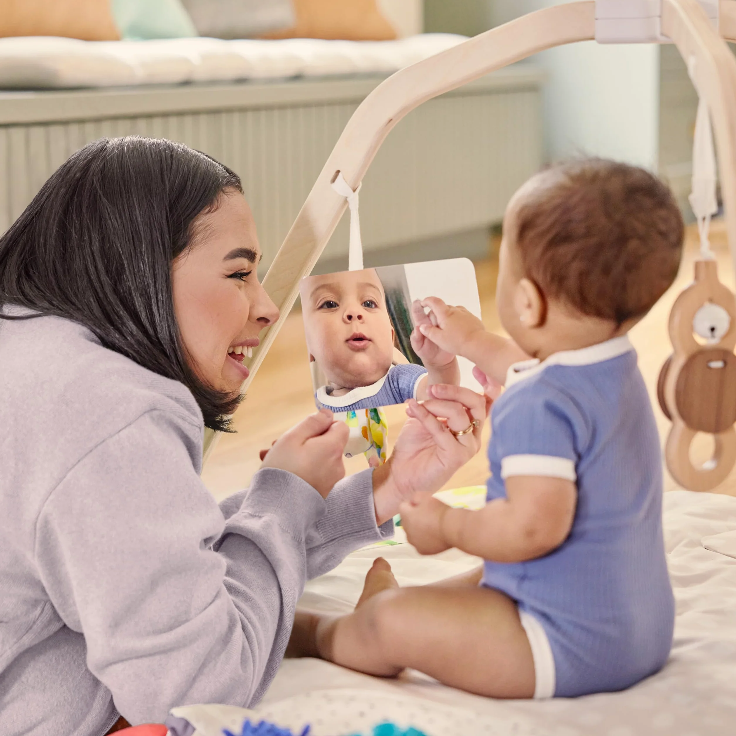 Lovevery Tapis d'Éveil Bébé avec Arche de Jeu en Bois, 5 Zones, Développement l'enfant, Dès la Naissance