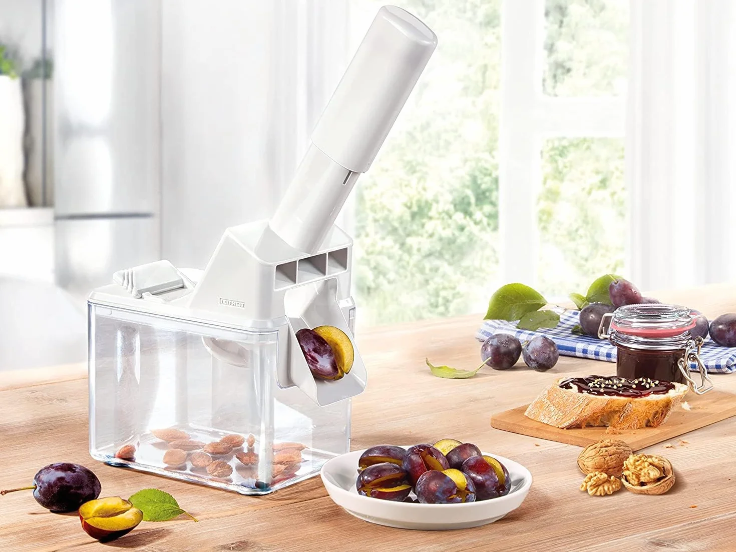 Leifheit Dénoyauteur prunes automatique, dénoyauteur mirabelle, ustensiles de cuisine 37300