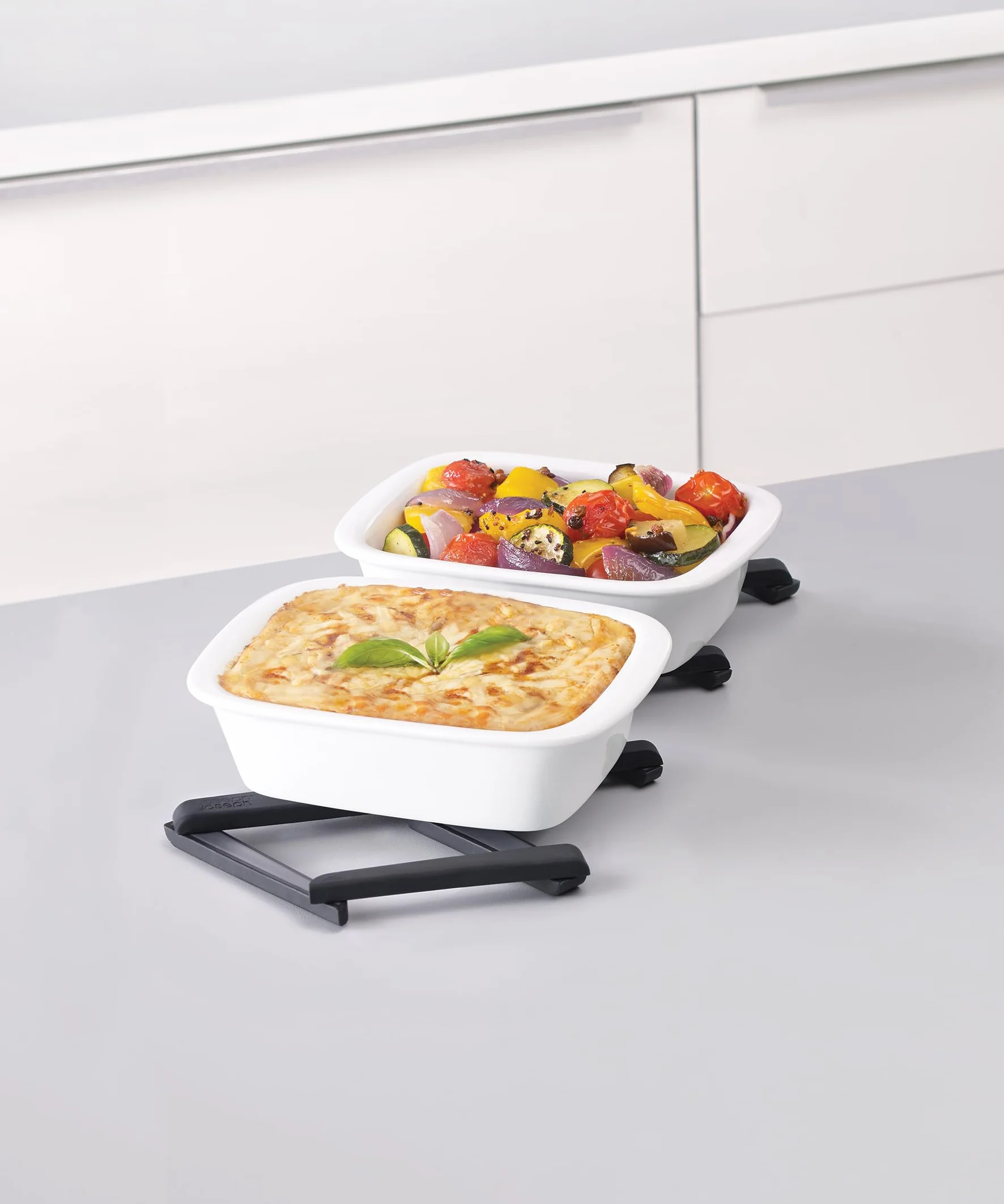 Joseph Joseph support antidérapant extensible en silicone pour casseroles et poêles, tapis résistant à la chaleur plan de travail cuisine Noir