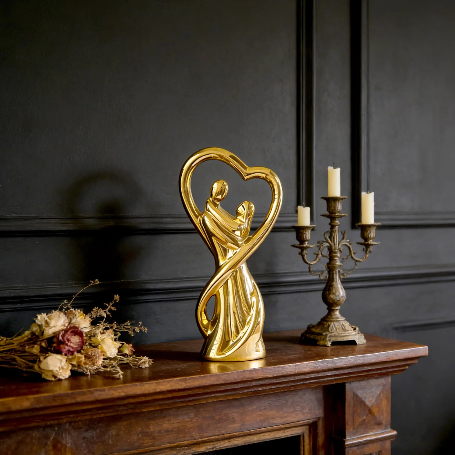 Statue en Porcelaine d'Art Couple Affectueux 32cm Peinte à la Main, Symbole d'Amour, Décoration Or (Gold)