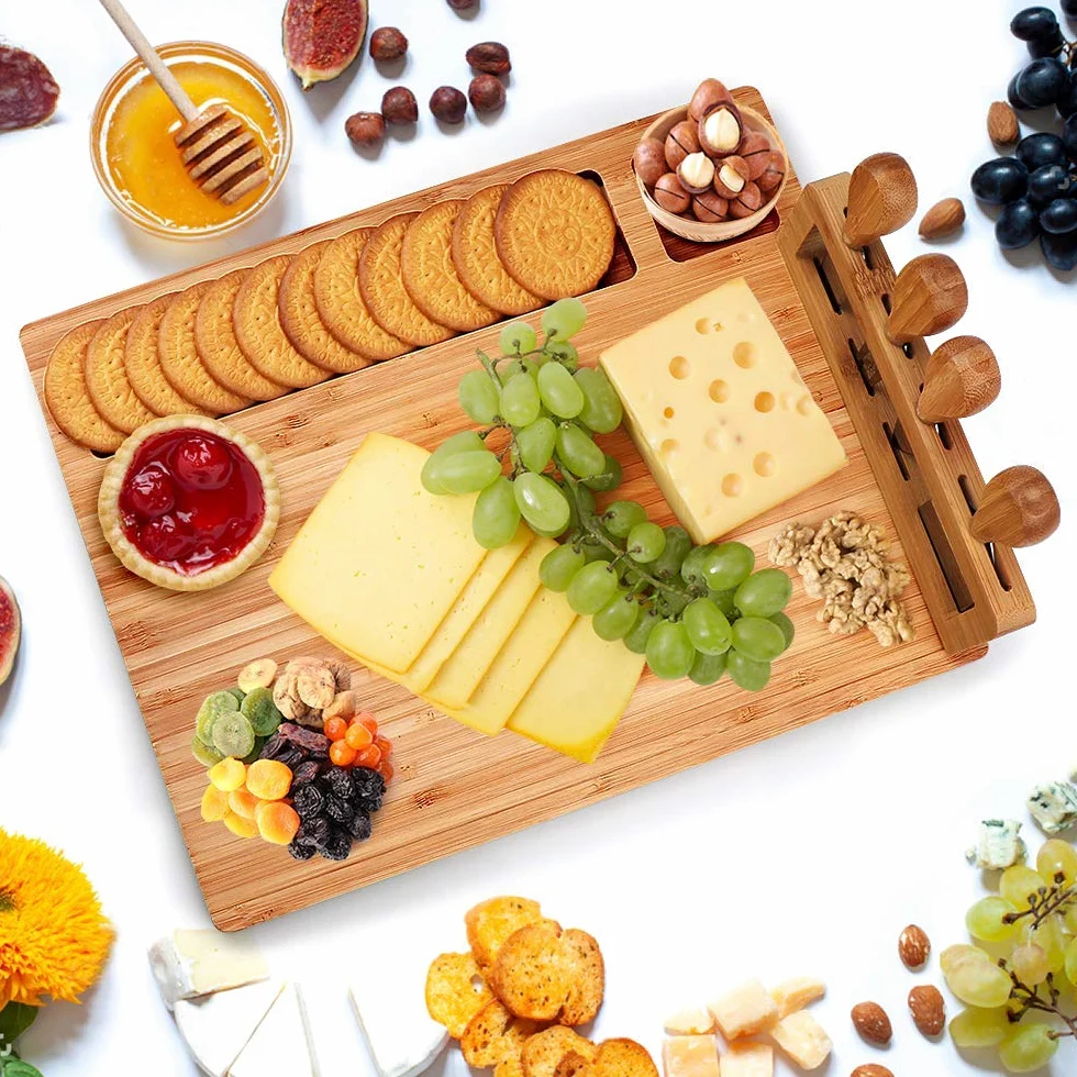 Plateau à fromage en bambou avec plateau à charcuterie et plateau à viande, plateau de service en bois, cadeaux uniques pour Noël, mariage, anniversaire