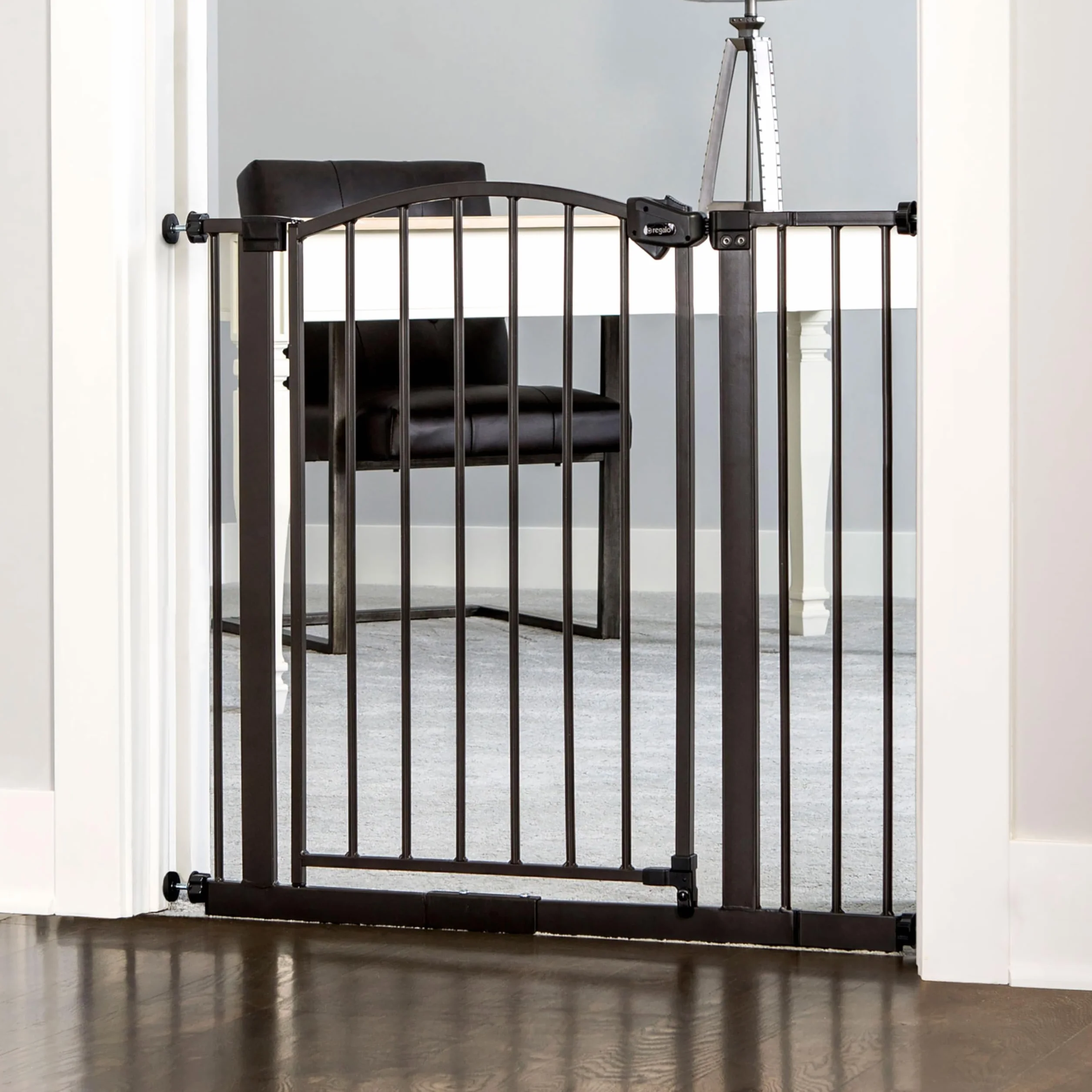 Regalo Safety Arched Baby Gate for Doorways & Stairs, 75-87cm, Pressure Mounted, Bronze
